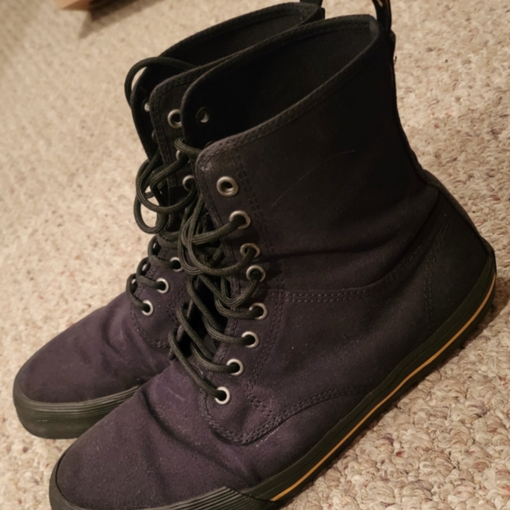 RARE Dr. Martens Winsted US 10 Canvas Black